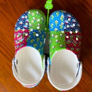 Vineyard Vine Crocs, Youth 4